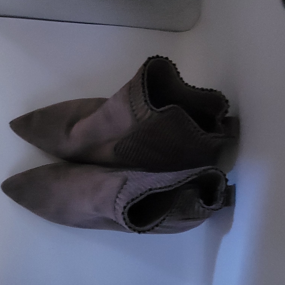 STEVEN Steve Madden Faux Suede Beige Newell Point-Toe Sock Booties size 6.5